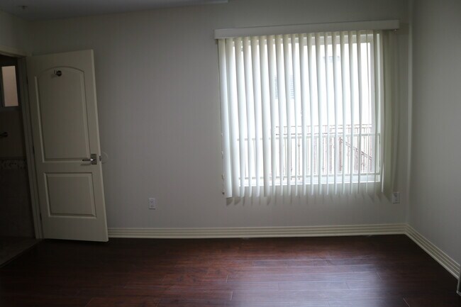 Building Photo - 4904 Laurel Canyon Blvd