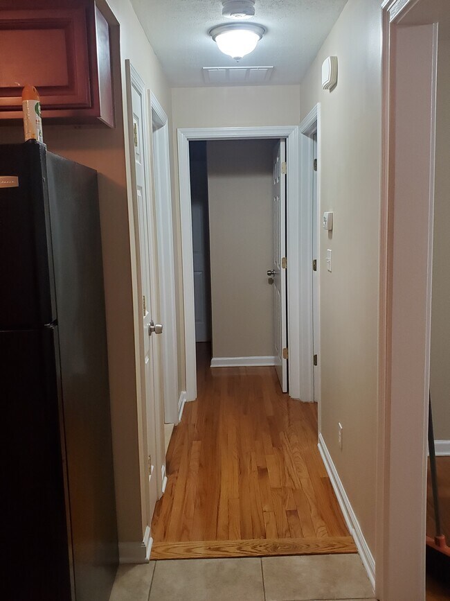 Building Photo - 28 Sampson St