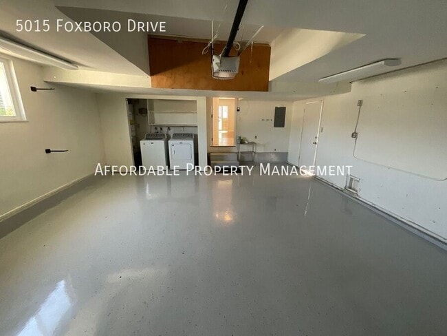 Building Photo - 5015 Foxboro Dr