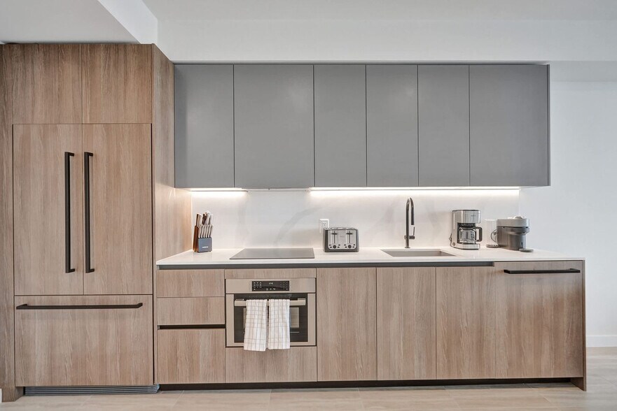 Building Photo - 580 72nd St