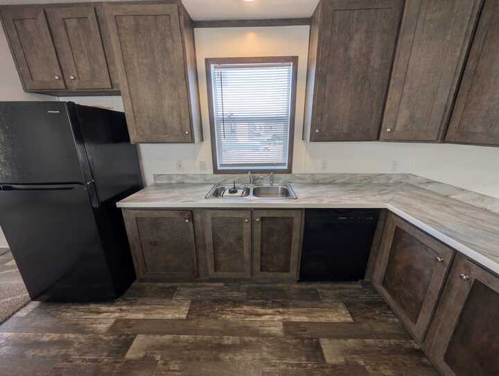 Building Photo - 16151 Notre Dame St