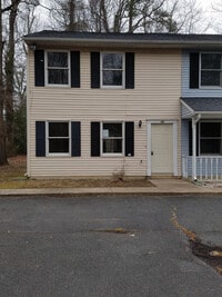 Building Photo - Spacious townhouse in Colonial Beach