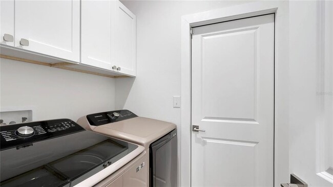 Building Photo - 306 E Clay Ave