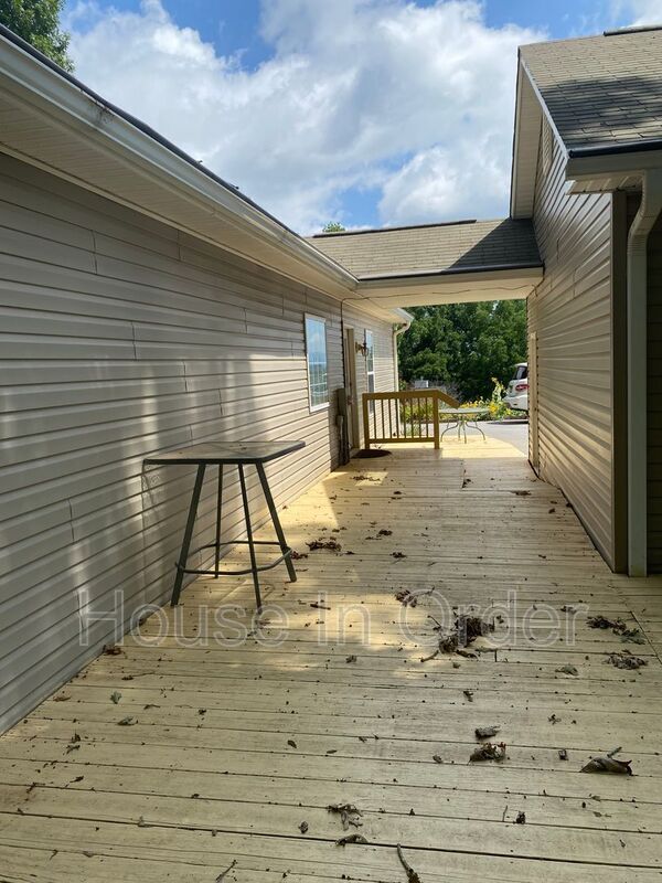Building Photo - 47 Deer Meadows Dr