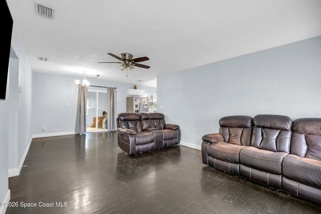 Building Photo - 1306 S Lakemont Dr