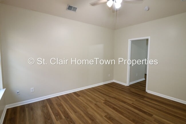 Building Photo - Family Home in Fox Hollow