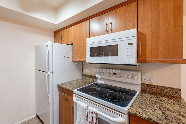 Building Photo - 7350 N Vía Paseo Del Sur