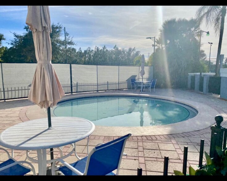 Building Photo - 363 Caribbean Dr