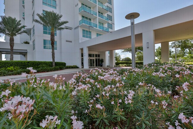 Building Photo - 241 Riverside Dr
