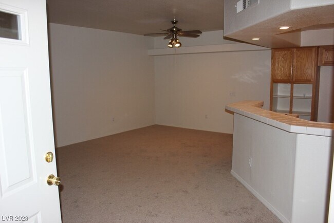 Building Photo - 6701 Cobre Azul Ave