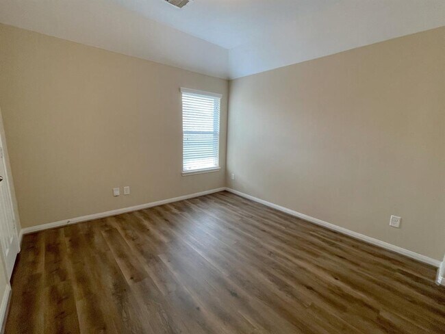 Building Photo - 10022 Taylor Springs Ln