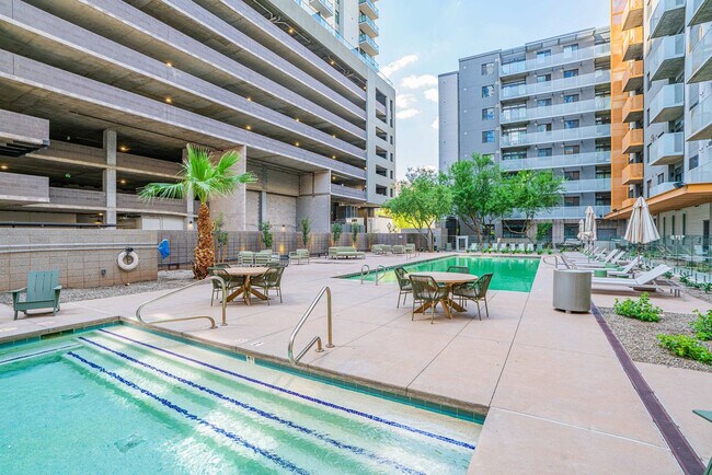 Building Photo - 814 N 4th St