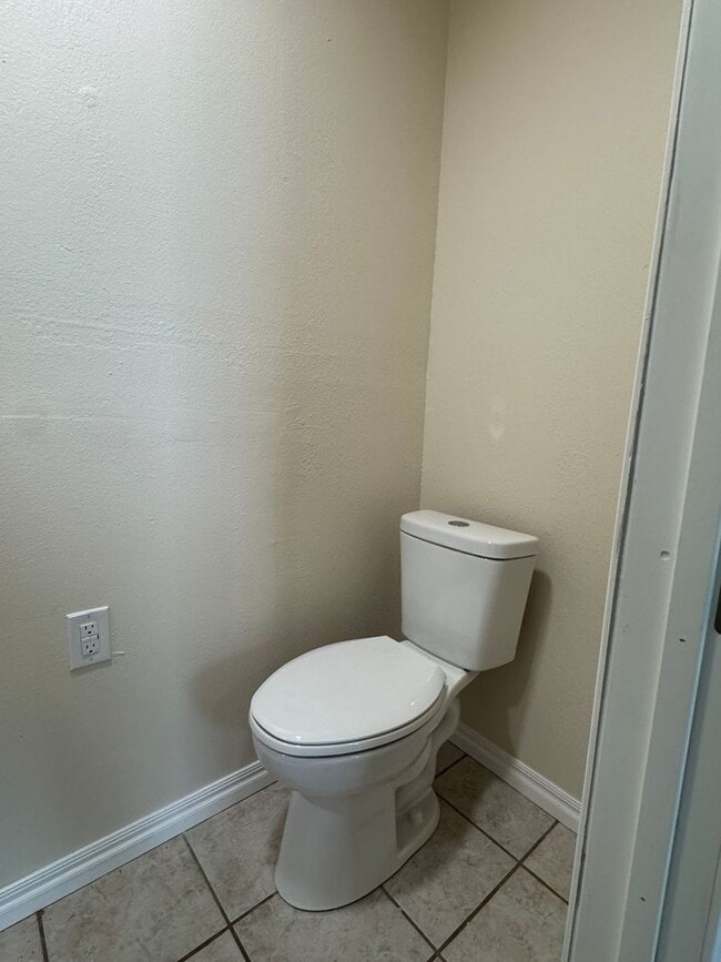 Building Photo - 3109 NW Liberty- AVAILABLE NOW!