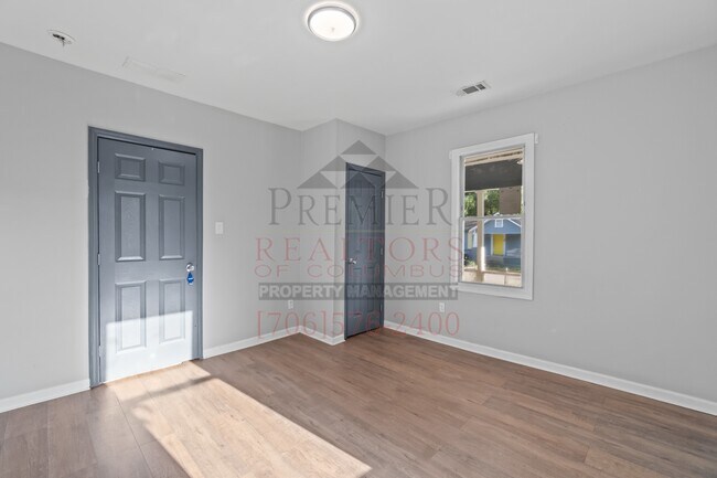 Building Photo - 615 32nd St