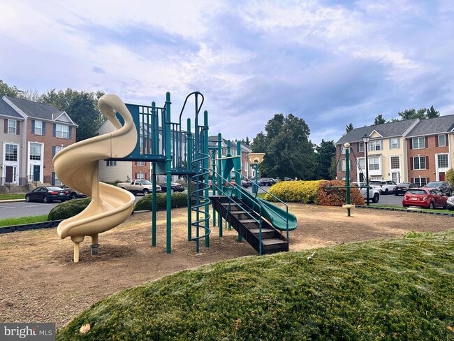 Building Photo - 7127 Ladd Cir