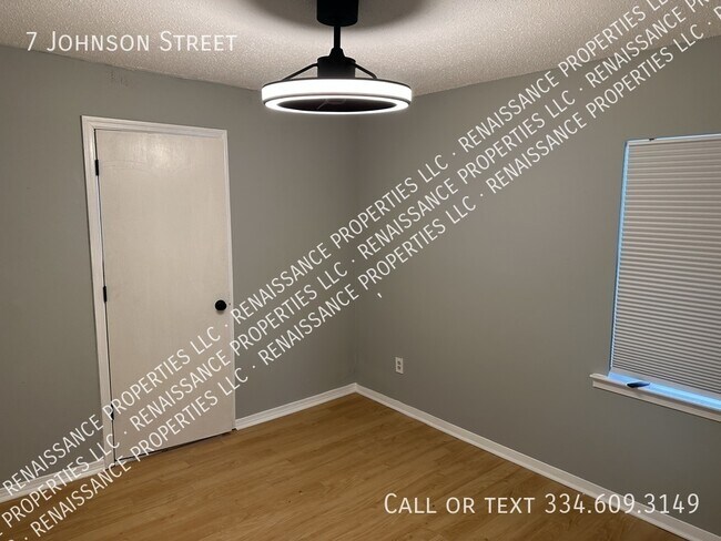 Building Photo - 7 Johnson St