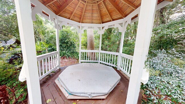 Building Photo - 1142 Westwood Dr