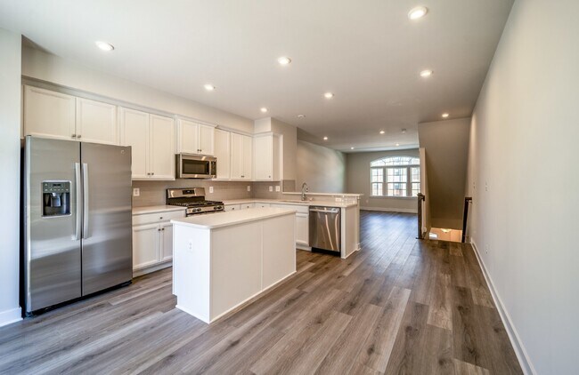 Building Photo - 14062 Sunrise Valley Dr
