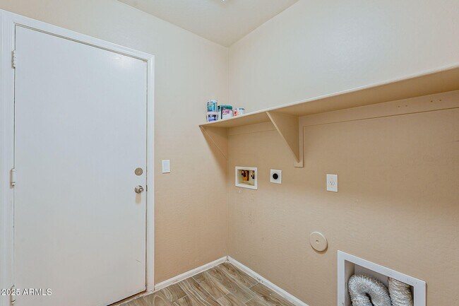 Building Photo - 1279 W Jersey Way