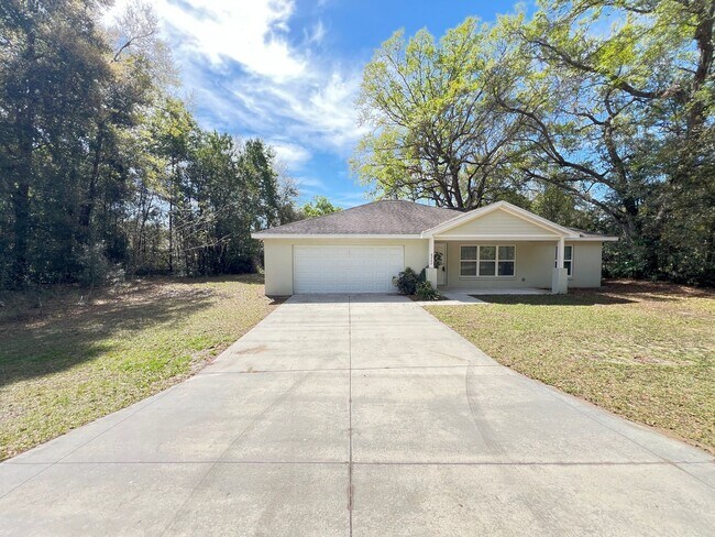 Building Photo - Available NOW! Immaculate 3 Bedroom, 2 Bat...