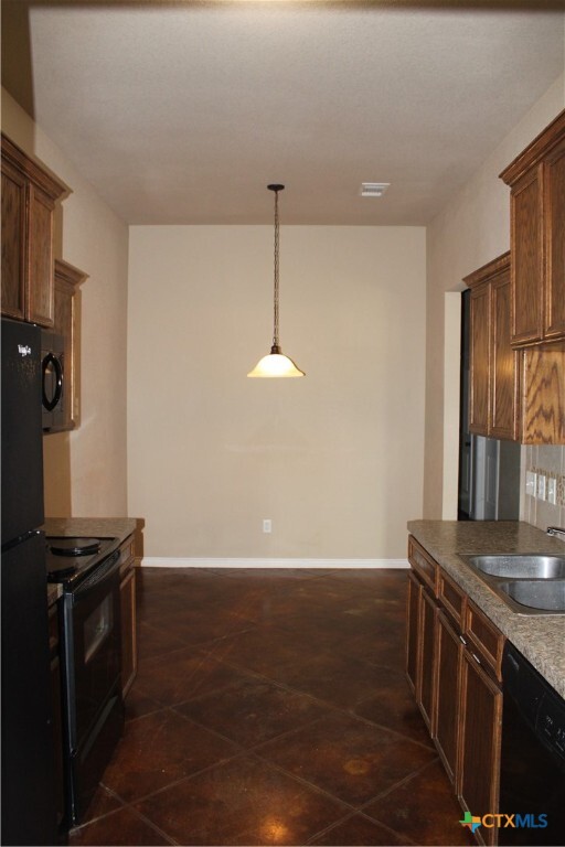 Building Photo - 621 Paseo del Plata Dr