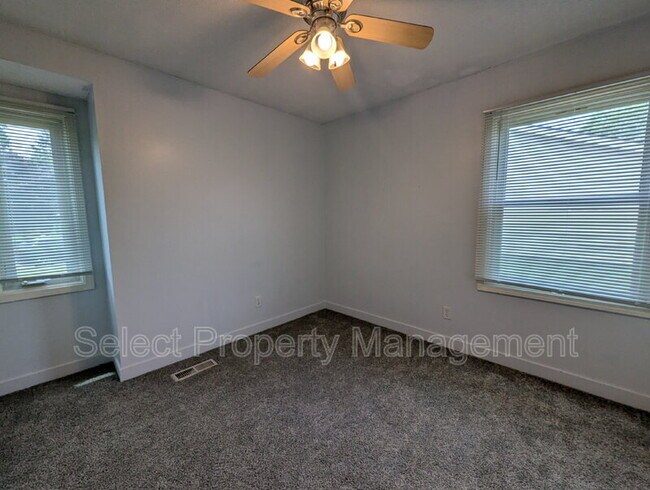 Building Photo - 7812 Brookfield Dr