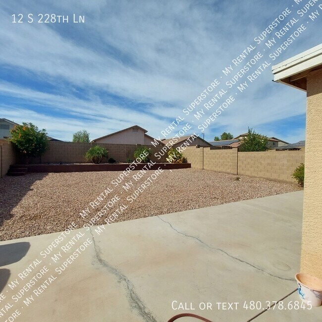 Building Photo - 12 S 228th Ln