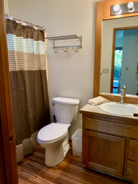 Building Photo - 107 Fairway Dr