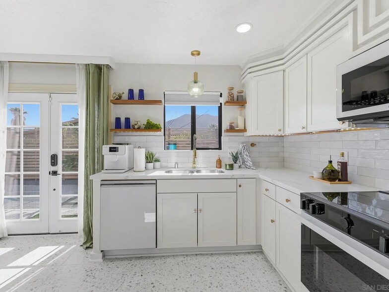 Building Photo - 53640 Avenida Rubio
