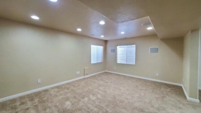 Building Photo - 483 E Apple Blossom Dr