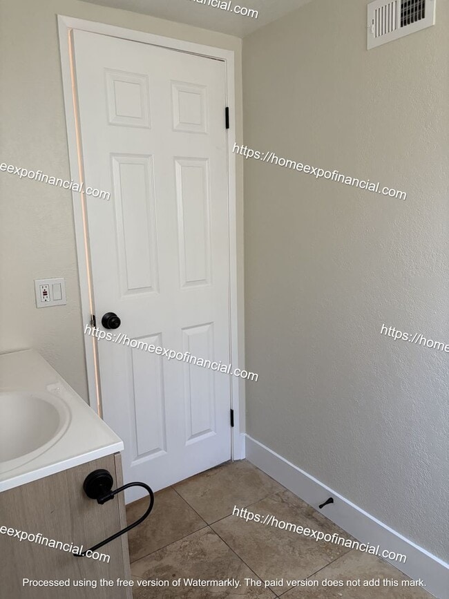 Building Photo - Nice Home For Rent