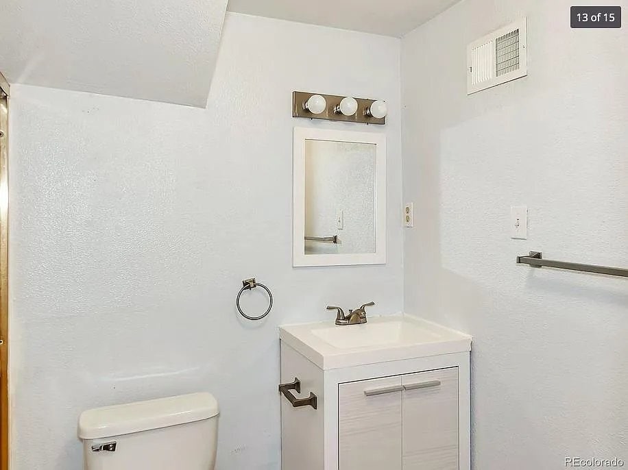 Building Photo - 3160 Xanadu St