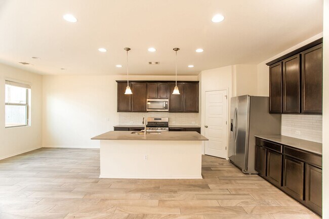 Building Photo - Village at Wells Branch 4-Bedroom Home