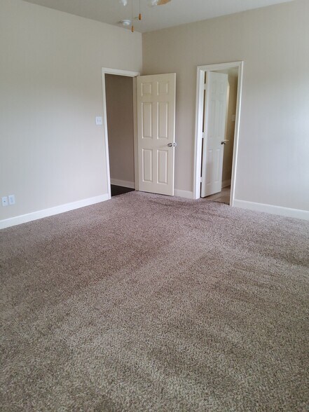 Bedroom - 21735 Thunder Basin