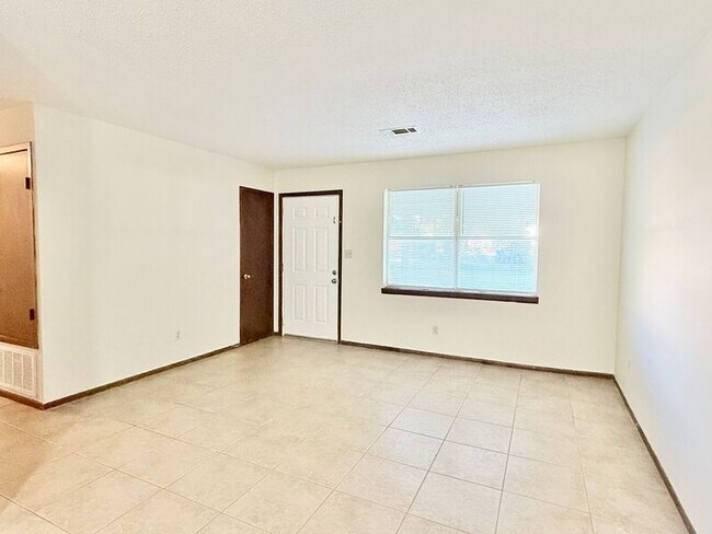 Building Photo - 721 N 48th Ave