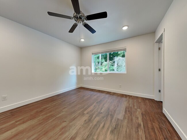Building Photo - 8043 Dagny St SW