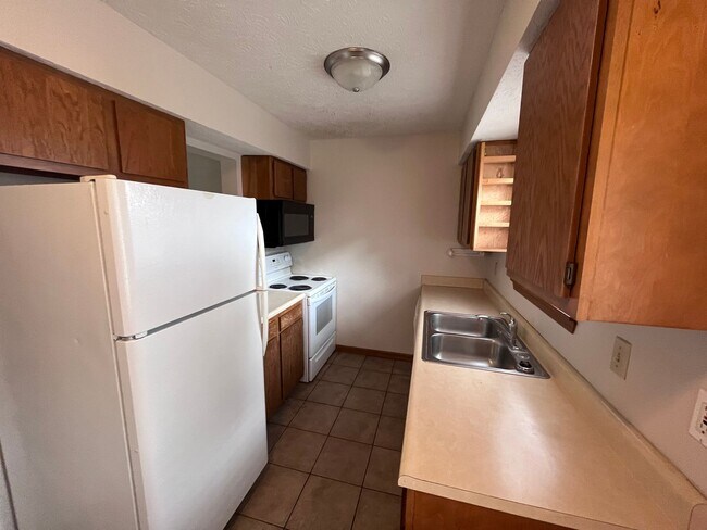 Building Photo - Sycamore Lane Apartments II