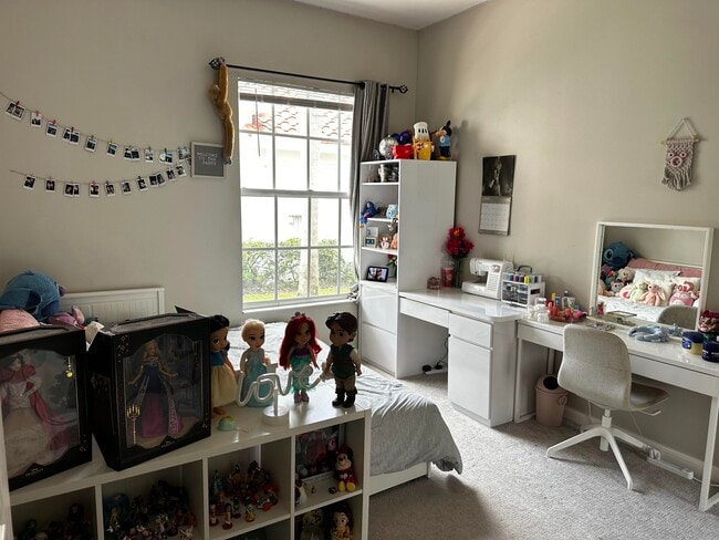 Building Photo - 2023 Valencia Dr