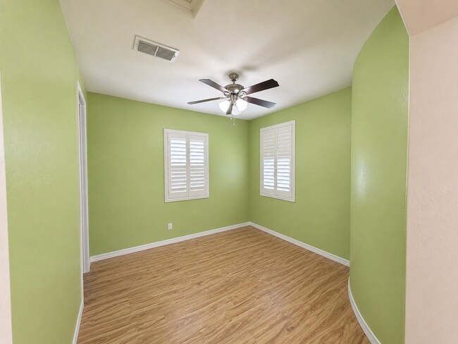 Building Photo - 2595 E Ebony Dr