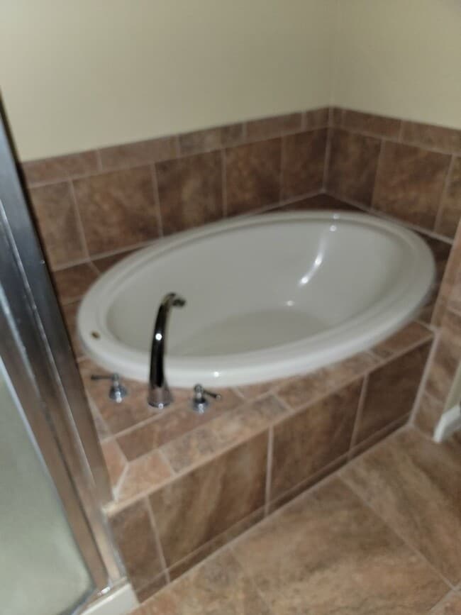 Building Photo - 3 Bedroom / 3 Bathroom - Tidelands