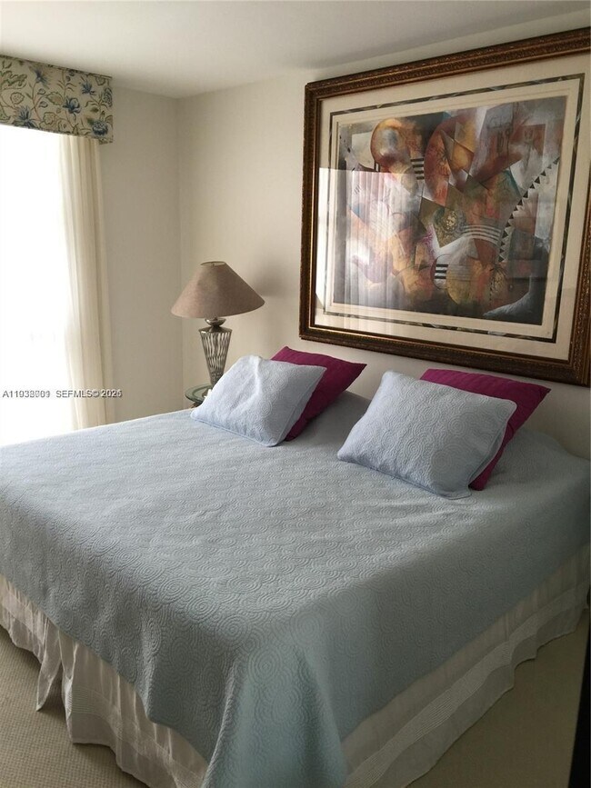 Building Photo - 1121 Crandon Blvd