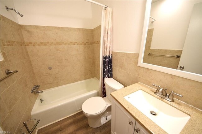 Building Photo - 823 Brentwood Dr