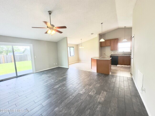 Building Photo - 8475 Seton Ct