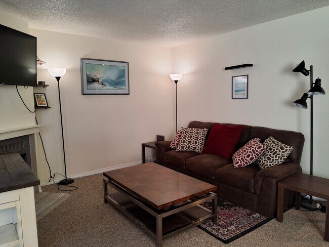 Building Photo - 3061 Lois Dr