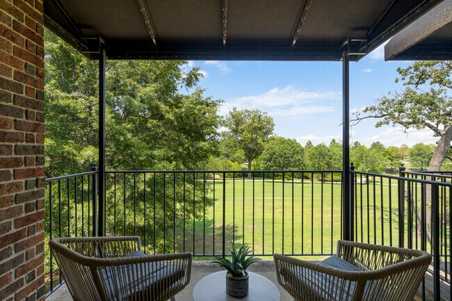Covered balcony overlooking the park - 1117 E 7th St