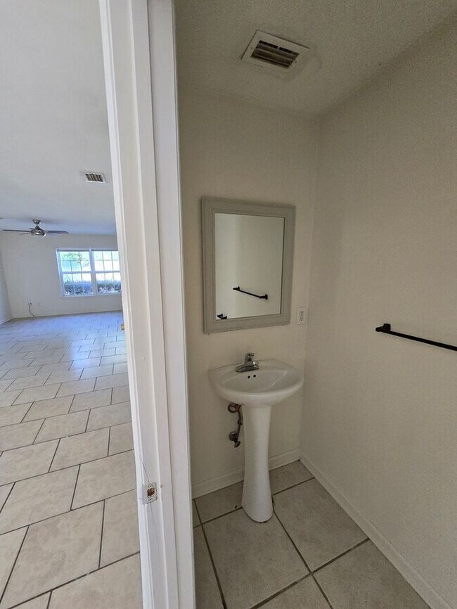 Building Photo - 3bedrooms 2.5 baths townhome Available Nov...