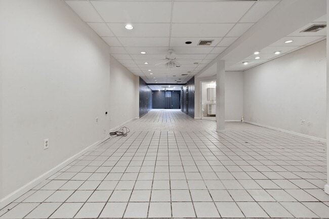 Building Photo - 277 Crown St