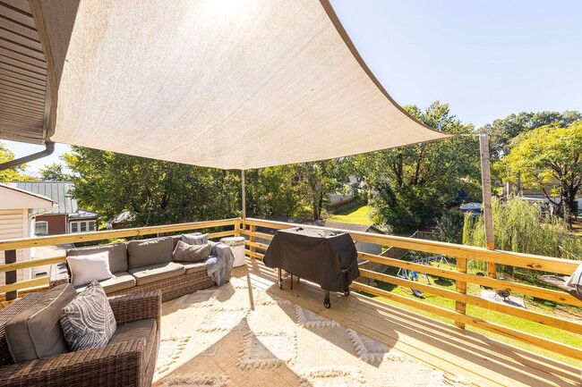 Building Photo - 308 W Main St