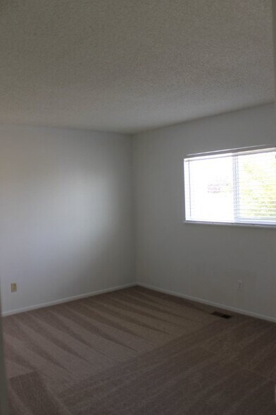 Building Photo - 6673 Provincial Dr