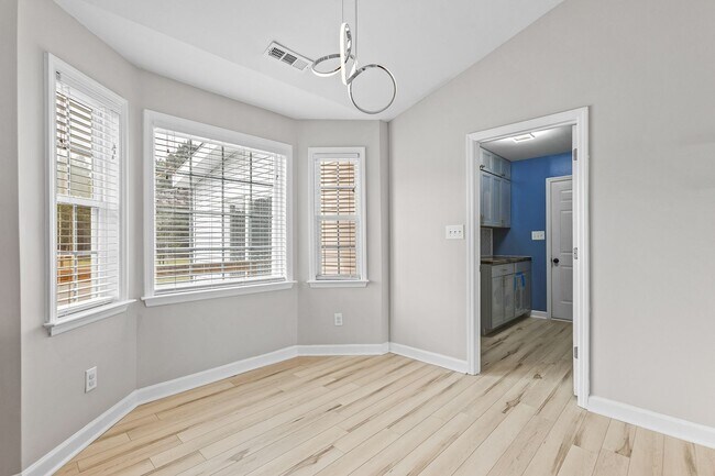 Building Photo - 214 Tall Tree Court